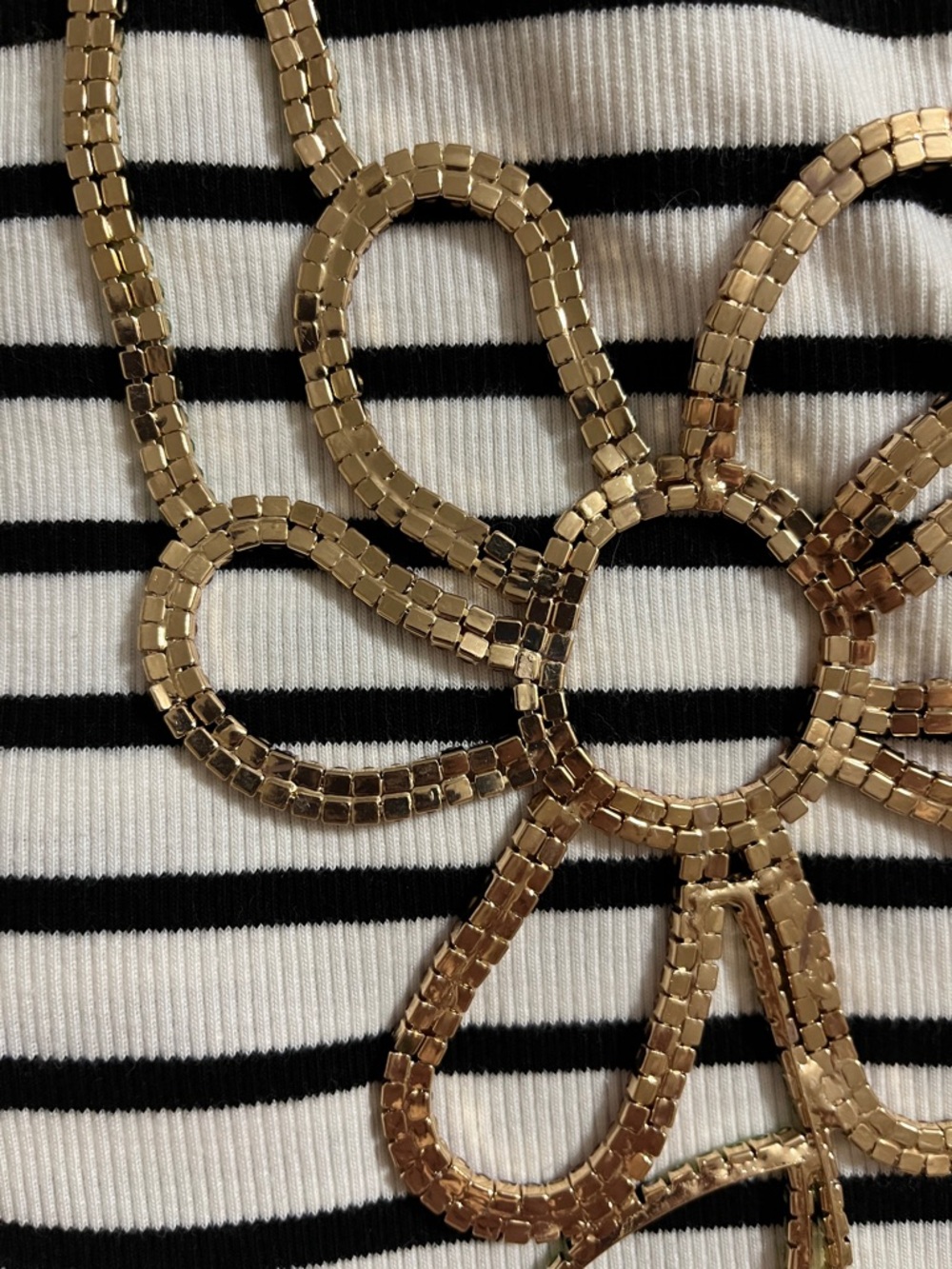 Zara daisy rhinestone necklace - Picture 7 of 7